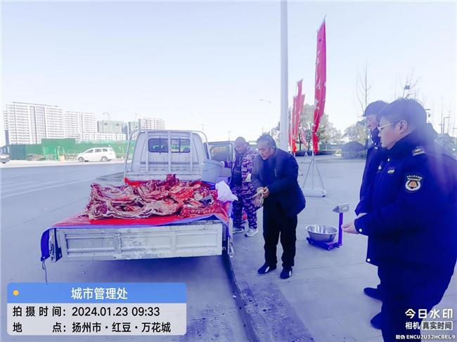 扬州市生态科技新城城管办：年关将至流动摊贩忙整治(图2)