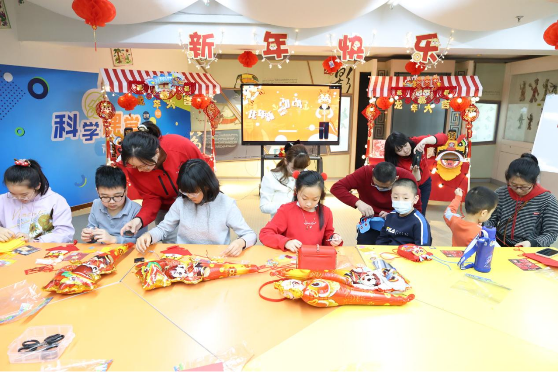 两万人科技馆里过大年(图2)