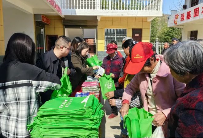 汉中市生态环境局开展“科技之春”环保科普宣传活动(图1)