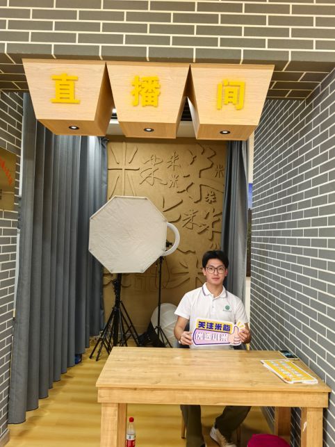 红潮涌动青春岸共织时代辉煌篇党史学习教育实践团走进高西沟水土保持生态治理展览馆(图8)