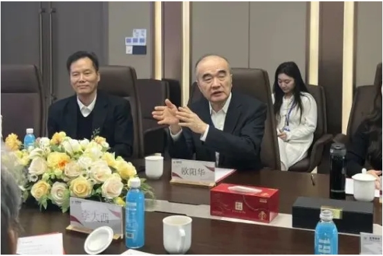 美国国际华人科技工商协会主席李大西先生莅临宏景科技考察交流(图4)