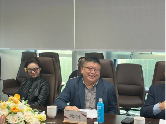 美国国际华人科技工商协会主席李大西先生莅临宏景科技考察交流(图5)
