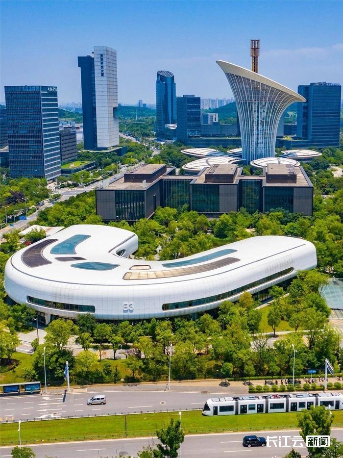 湖北省科技厅厅长冯艳飞：实施科创引领战略整体提升支点创新策源力(图3)
