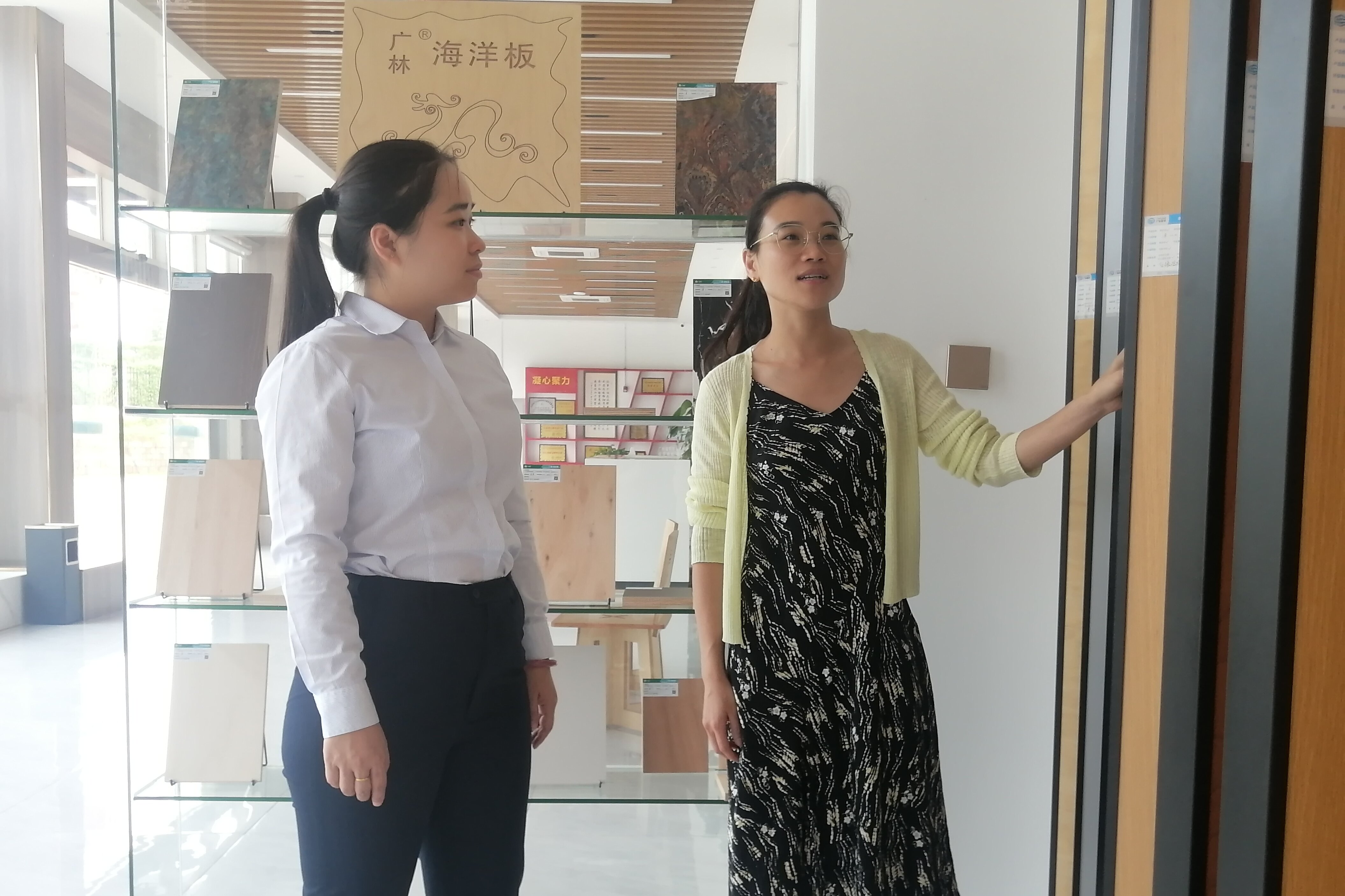 广西崇左农商银行为木材产业链发展赋能助力构建千亿元级林业生态圈(图1)